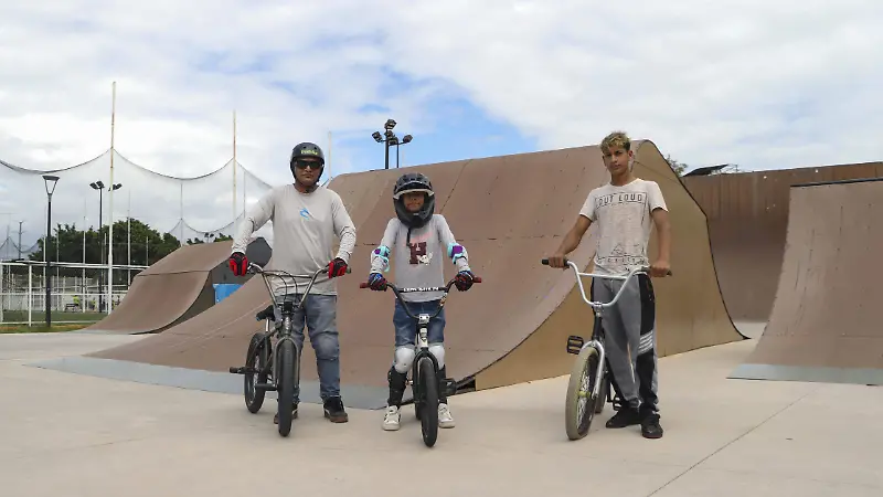 250930_ANA ESMERALDA BMX_IS _3